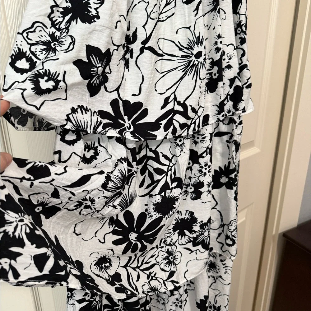 Abercrombie Emerson tiered size M Black and White Floral Maxi Dress viscose new